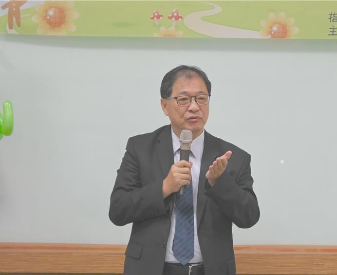 对于是否传唤民眾党主席柯文哲，法务部长郑铭谦19日说，这要尊重台北地检署检察官的处理方式。（林瑞益摄）