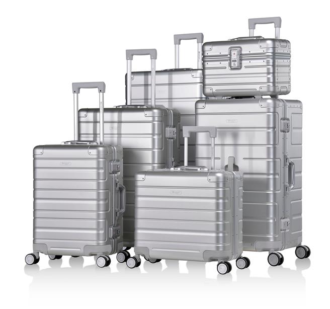 万国通路eminent 全新推出的铝镁合金全系列行李箱。（万国通路提供／黄唯淯台北传真）
