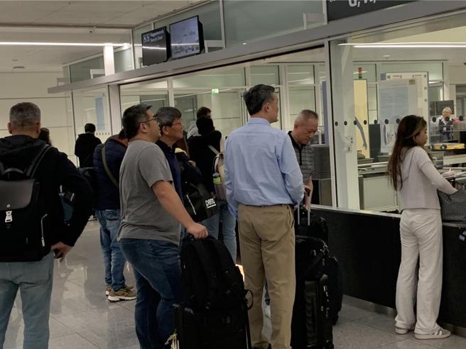 台積電財務長黃仁昭、副共同營運長侯永清及張曉強。圖／張珈睿