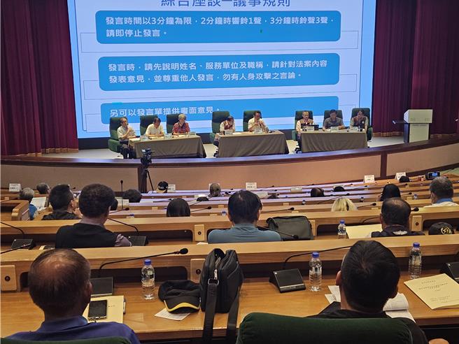 原民会在屏东大学举办都市原住民权利相关法律草案分区公听会。（罗琦文摄）