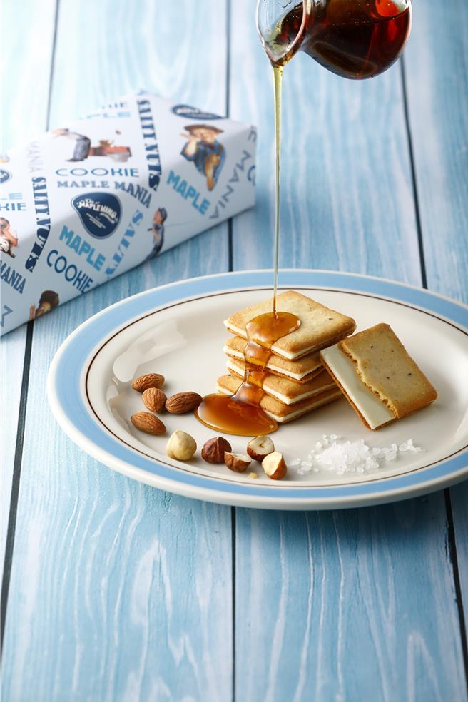  The MAPLE MANIA枫糖男孩推出与日同步年度新品「枫糖咸坚果夹心饼乾」，首发推荐9入包装。（The MAPLE MANIA枫糖男孩提供）
