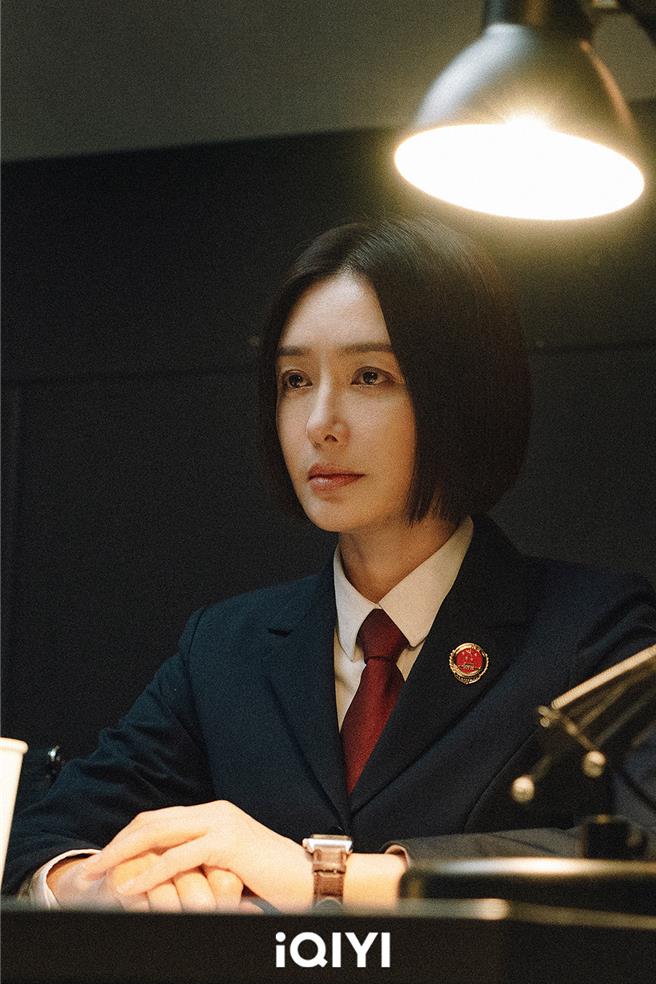 秦岚饰演未检检察官都子瑜。（iQIYI国际站提供）
