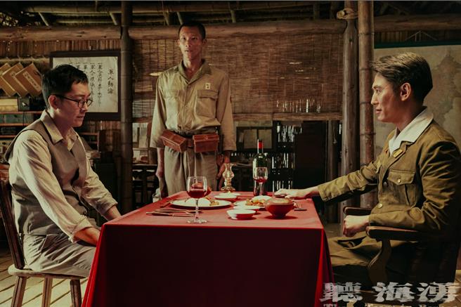 黄冠智与施名帅、冢原大助3方对峙的戏码，让观眾们直呼精采。（公视提供）