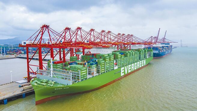 全球航运龙头ETF展开募集，可望同步带动航运期货价格走势。图／长荣提供