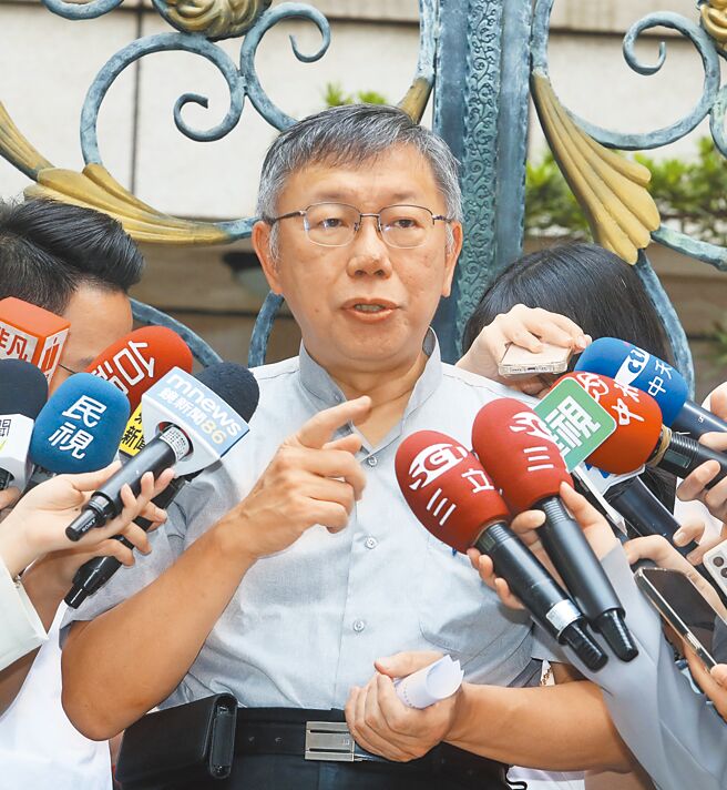 柯文哲競選假帳風波幾乎每日一爆，但他卻要求時任競總總幹事黃珊珊負責主導善後小組。（劉宗龍攝）