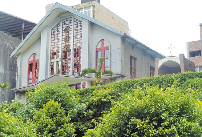 新北市淡水天主堂將原址重建，但需依文化局規定，保留部分原有建築風貌。（張鎧乙攝）