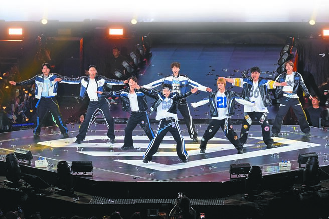 Super Junior連續3天攻蛋，勁歌熱舞嗨翻全場。（讀者提供）