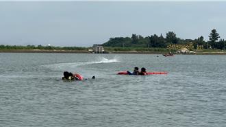 金門救溺演練 無人機空偵搭配「遙控式救生圈」搶救落水者