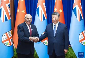 習近平會見斐濟總理蘭布卡 願提供力所能及幫助