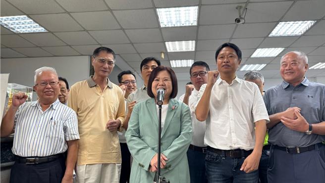 前勞動部長許銘春卸任滿3個月之際，今（20）日正式宣布投入民進黨2026高雄市長黨內初選。（柯宗緯攝）