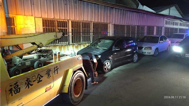 警方發現葉男偽造車牌。（民眾提供／李京昇台中傳真）