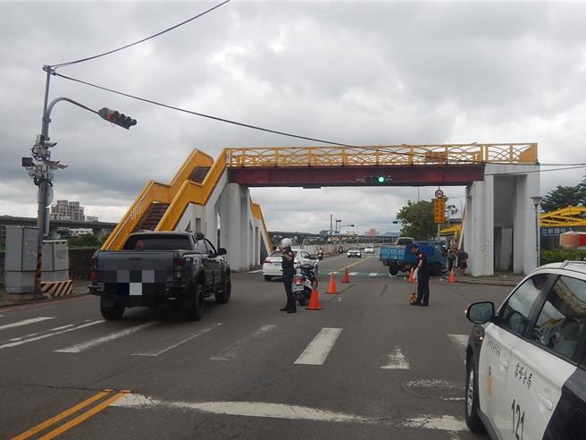 台中市大里区甲堤南路与立新二街口19日发生货车撞上左转机车事故，酿81岁刘姓老翁死亡悲剧，民眾党台中市议员江和树20日指出，去年与今年两度会勘该路口设置机车待转区未纳意见，要求市府重视。（读者提供／潘虹恩台中传真）