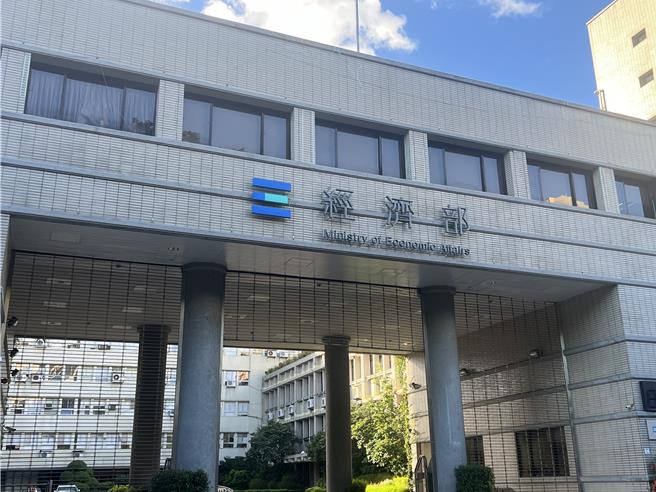 经济部产业发展署推出供应链数位串流暨AI应用计画，汽车钣金零组件厂烈光导入后，成功将不良率从20％降至3％。(资料照)