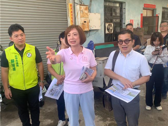 立法委员何欣纯20日邀内政部民政司及台中市政府及太平区公所等人共同到头汴、圣和里二里联合活动中心预定地会勘。（冯惠宜摄）