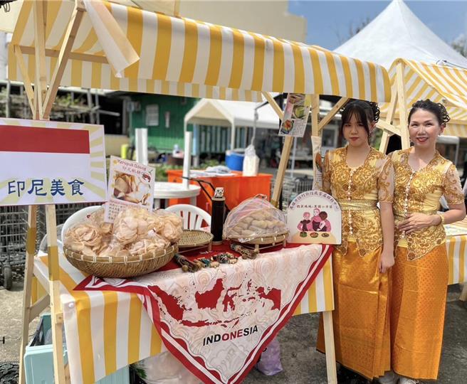 印尼新住民販賣異國美食，除分享異國文化，也增加經濟收入。（高市社會局提供／林雅惠傳真）
