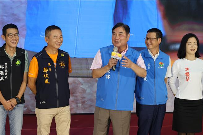 苗栗海洋观光季将于8月31日在后龙镇外埔渔港举行，苗栗县长锺东锦欢迎大家一同来关心海洋环保。（谢明俊摄）