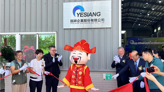 半導體先進製程供應鏈、化學濾網供應商鈺祥企業台南柳營工廠20日開幕，中央、地方政府及多位地方民代和企業都到場見證。（張毓翎攝）