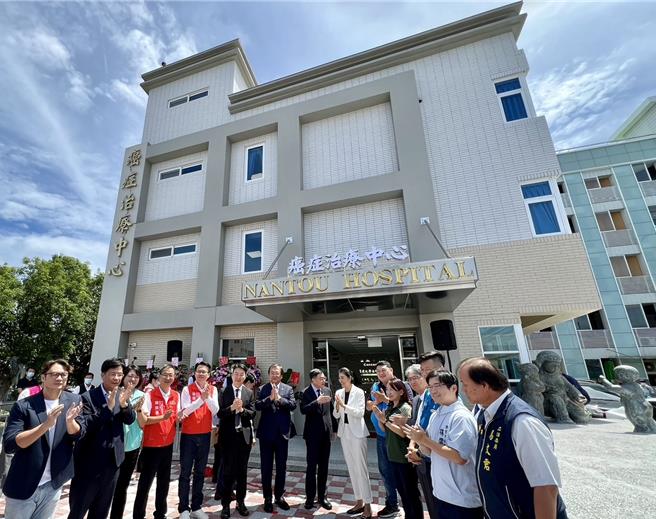 南投医院癌症治疗中心提供门诊、检查、治疗及安寧照护全方位服务。（杨静茹摄）