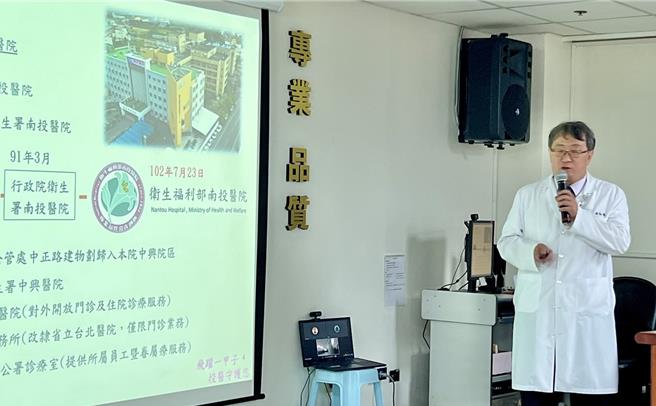 南投医院癌症治疗中心20日启用，南投医院院长洪弘昌进行简报。（杨静茹摄）