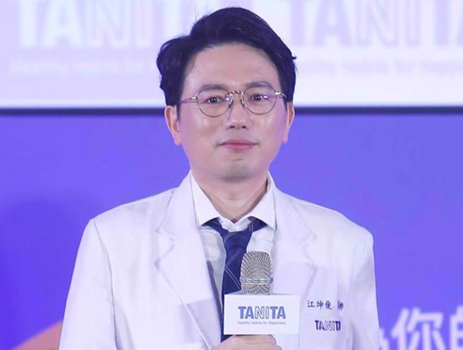 名醫江坤俊上月爆出不倫與性騷擾疑雲，近期在臉書貼文分享跟病患的對話內容。（圖／中時資料照）