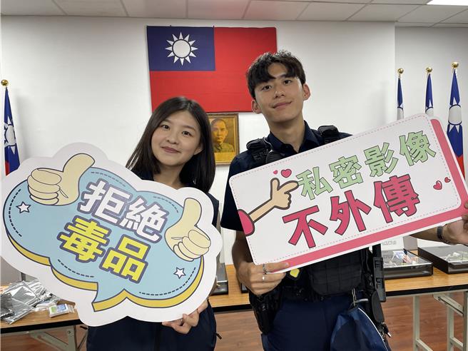 桃园市中坜警分局在暑假青春专案期间，与桃文化局共同合作，举办「警景相依—中坜分局揭密特展」。(警方提供／吕筱蝉桃园传真)