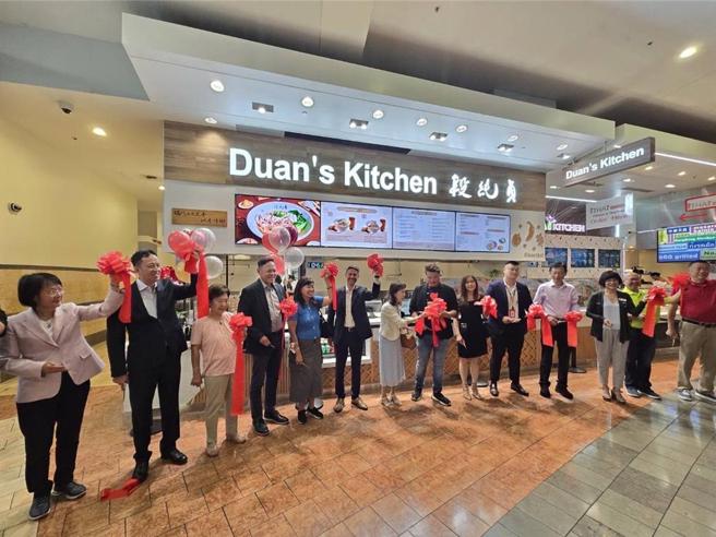 王座國際旗下段純貞牛肉麵，美國加州門店已於7月盛大開幕。圖／王座國際提供