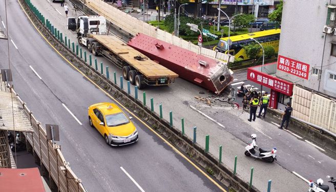 台1高架修復往北市禁行20噸以上車輛，忠孝橋成替代路線。（本報資料照）