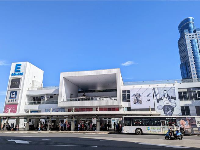 基隆市政府發言人呂謦煒表示，前市府因為未妥善處理東岸商場的相關事宜，才導致現任市府為前朝收爛攤子。（張志康攝）