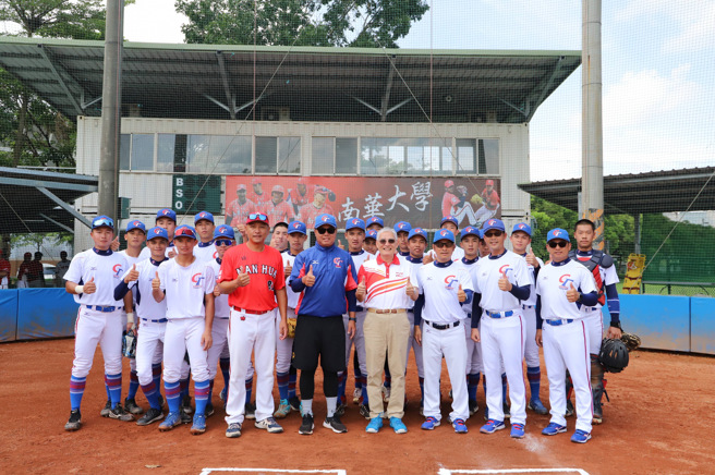 U15及U18國家代表隊也陸續蒞臨南華進行移地訓練，並於第一棒球場與南華棒球隊展開模擬比賽，互相交流學習、分享經驗。（照片/南華大學提供）