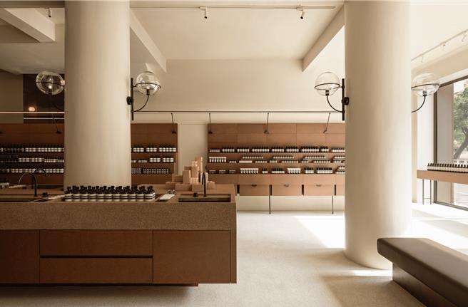 Aesop台中概念店，其中的市场印象是向日常生活中的传统风情致敬。（Aesop提供／黄唯淯台北传真）