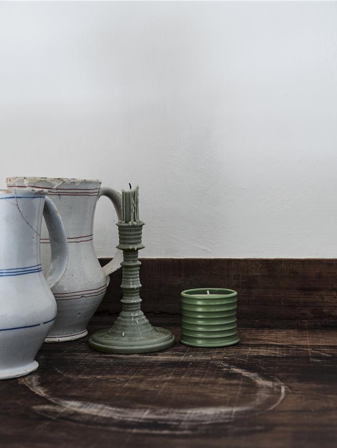 Loewe的家居香氛系列相当有趣，如麻草香氛蜡烛与香氛烛臺组合。（10X提供／黄唯淯台北传真）