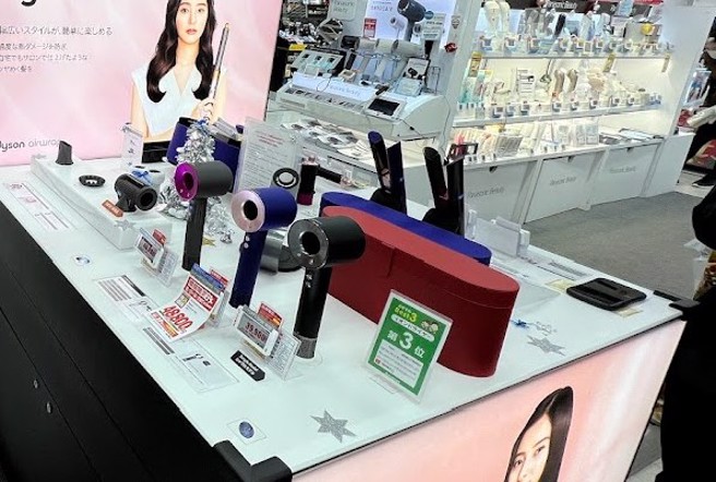一位民眾表示，自己去日本想买一个Dyson吹风机，却遭到店员阻止。（示意图，民眾提供）