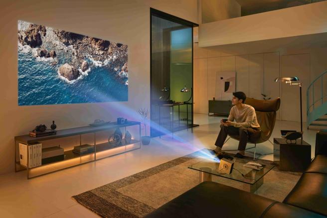 LG CineBeam Q 小银河搭载真4K画质，可完美对应串流软体与游戏主机播放需求。（LG提供）