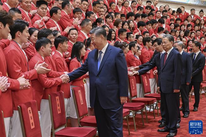 習近平見奧運代表團：堅持拿道德的金牌、風格的金牌、乾淨的金牌。（新華社）