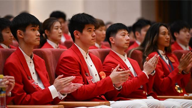 習近平見奧運代表團：堅持拿道德的金牌、風格的金牌、乾淨的金牌。（新華社）