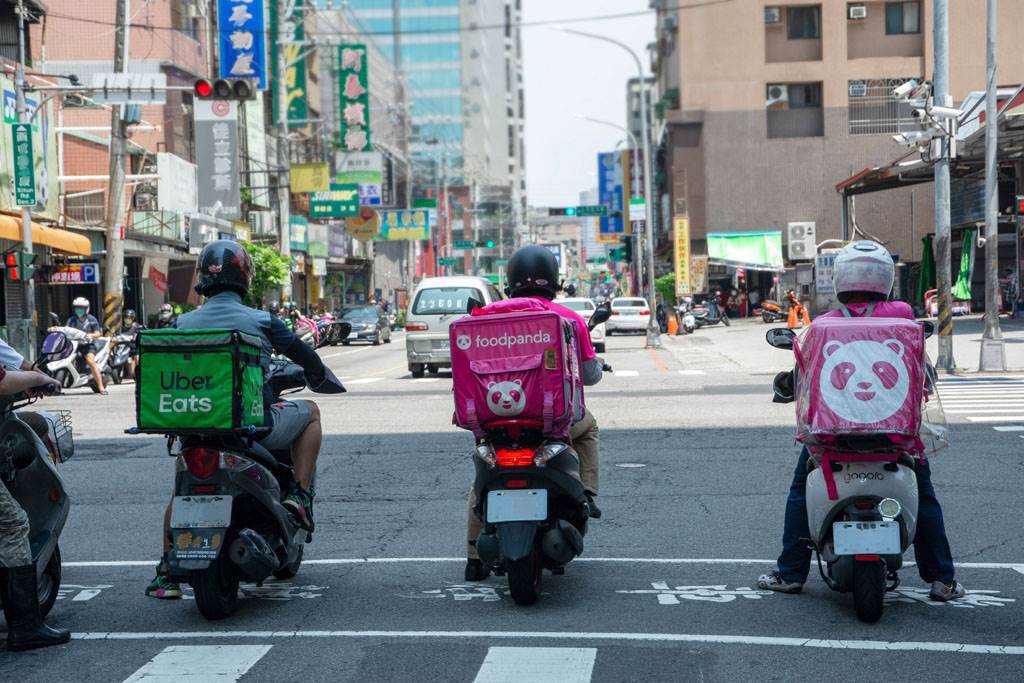 外送員穿制服看房秒簽約 他遭攔胡驚掉下巴：這麼好賺嗎