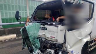 國道一號北上27K處連環車禍　貨車司機遭夾困送醫