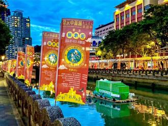 張榮發基金會贊助「雞籠中元祭」  海運、航空創意燈車吸睛