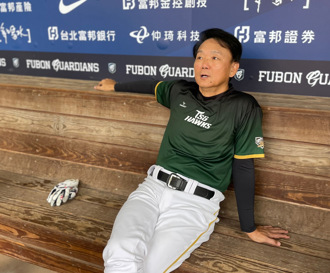 中職》不滿判決賽後試圖衝撞小房間 洪一中遭聯盟罰款2萬