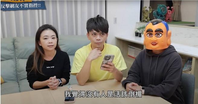 蔡阿嘎与二伯婚后育有两个可爱儿子蔡桃贵和蔡波能，但两个小孩去年遭网友影射吸麻，身为父母忍不了决定开告。（图／翻摄自蔡阿嘎脸书）