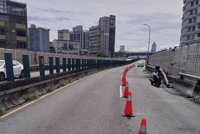 台1线高架桥往忠孝桥方线目前仅开放内线一车道通行，估最塞车时段时上午7时至10时之间。（图／新北市工务局提供）