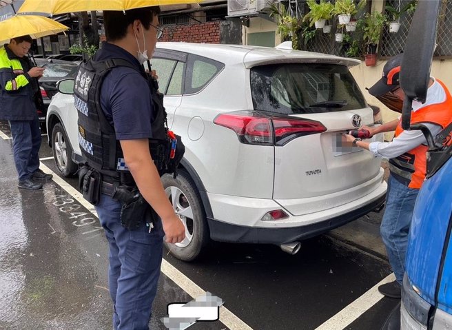 高雄市区监理所自行研发牌号通报系统，可侦测异常车牌，让偽造车牌无所遁形。（高雄市区监理所提供／任义宇高雄传真）