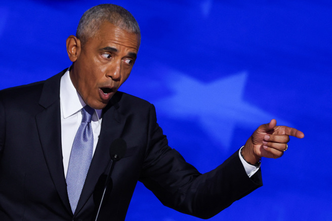 歐巴馬與妻子蜜雪兒一起為賀錦麗站台。（圖／路透）