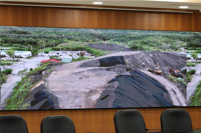 國內每年生產出1200萬噸道路刨除料，堆積如山。（謝明俊攝）