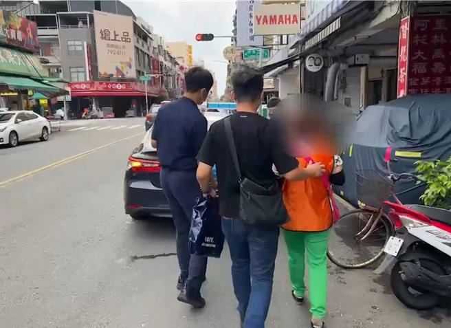 警方查扣賭場賭具、現金等，將依法將賭場負責人、賭客等人依賭博罪移送地檢署偵辦。（警方提供／任義宇高雄傳真）