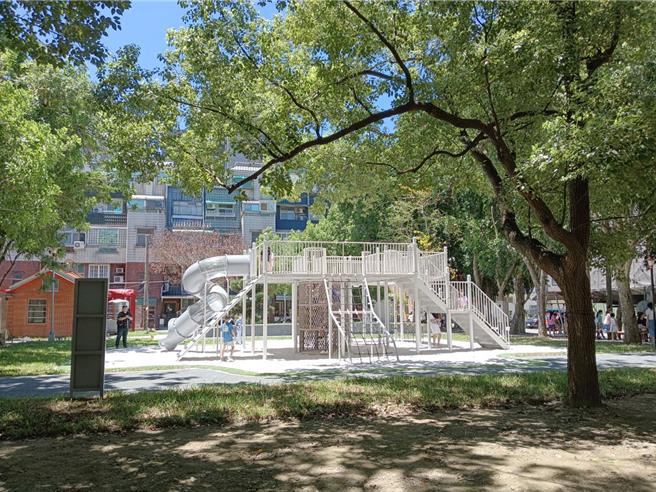 福兴公园，歷经31年岁月，许多设施已不合时宜，竹北市公所自编900万经费改善，游具设施汰旧换新。（邱立雅摄）