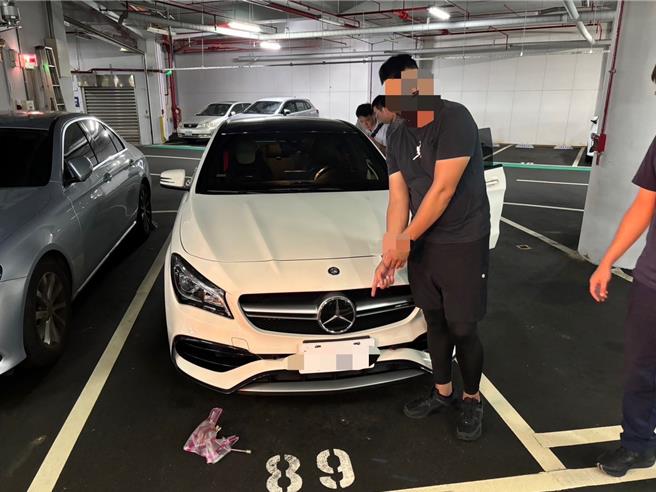 基隆市警察局本月1日执行「净牌专案」，查缉偽变造车牌，昨日将10位假车牌车主逮捕到案，依偽造文书等罪移送基隆地检署侦办。（基隆市警察局提供／徐佑升基隆传真）