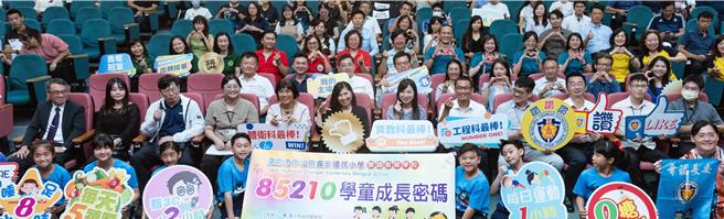 台北市教育局共遴選出416位對教育有傑出貢獻的教師及行政人員。（台北市教育局提供／劉瑋晴台北傳真）