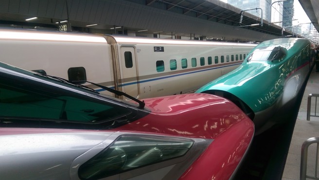 有日本民眾近日抱怨，搭乘新干线时，必须事先预约的超大行李空间被外国游客占用。（shutterstock／达志）