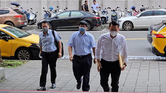 文化大学都市计划与开发管理学系教授徐国城（左一）。（图赖佩璇摄）